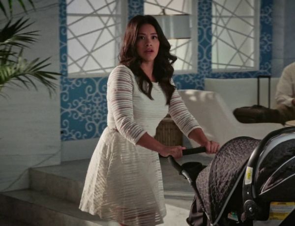 Jane Villanueva's Shadow-Striped Dress on Jane the Virgin