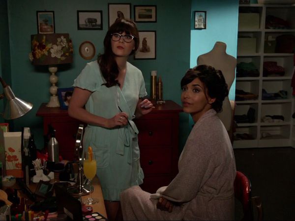 Jess Day's 'Vintage' Ruffle Trim Terry Robe on New Girl