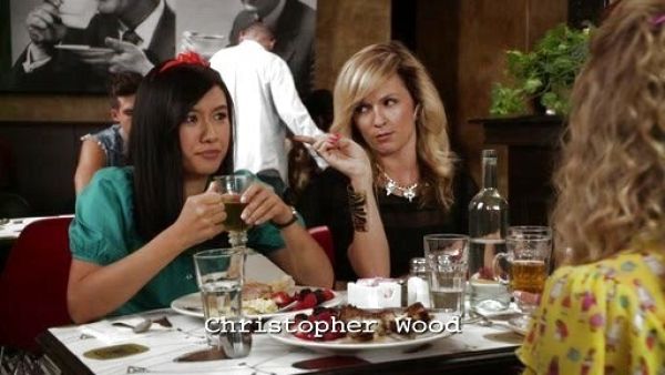 Jill "Mouse" Chen's Double Loop Bow Headband Silk Charmeuse on The Carrie Diaries