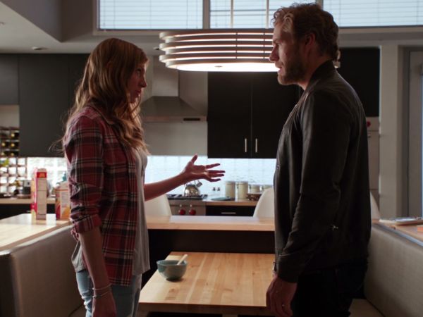 Joss Carver's Pink Plaid Shirt and Star Print Jeans on Mistresses