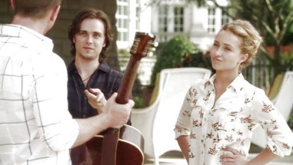 Juliette Barnes's Bird Printed Shirt on Nashville