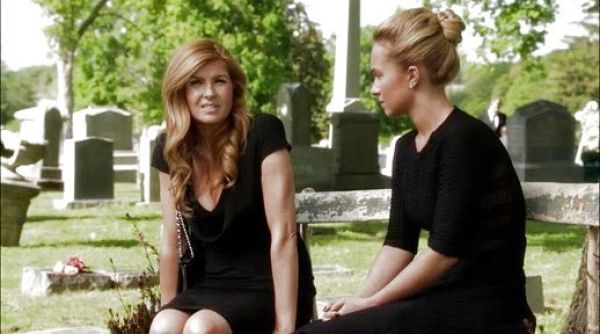 Juliette Barnes's Black silk skinny evening pant on Nashville