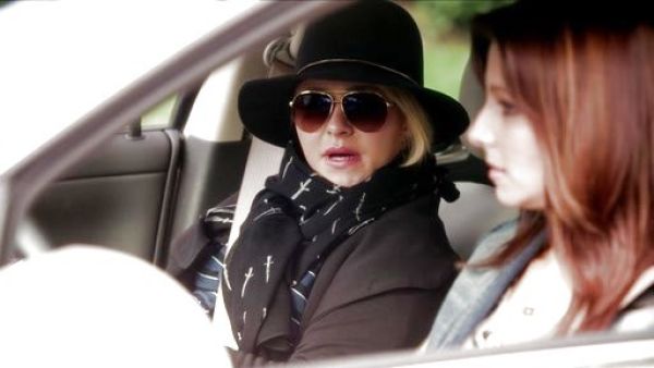 Juliette Barnes's Classic Dagger Wool Scarf on Nashville