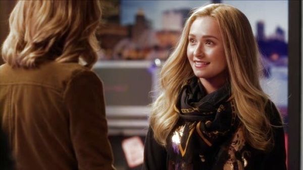 Juliette Barnes's Razor Scarf on Nashville