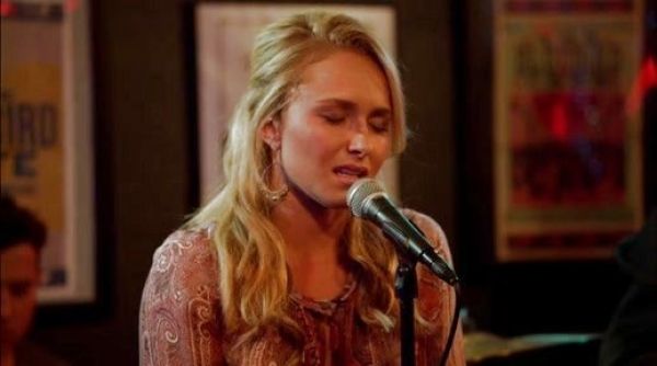 Juliette Barnes's Shayne Paisley Print Blouse on Nashville