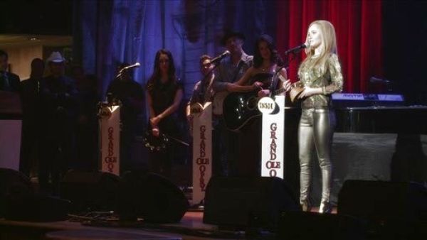 Juliette Barnes's Super Skinny Metallic Suede Jeans on Nashville