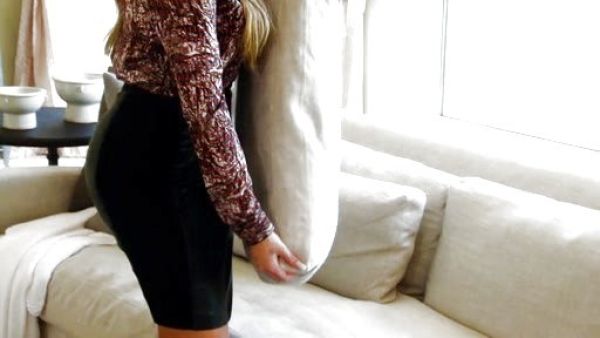 Khloe Kardashian's Black pencil skirt on Keeping Up With The Kardashians