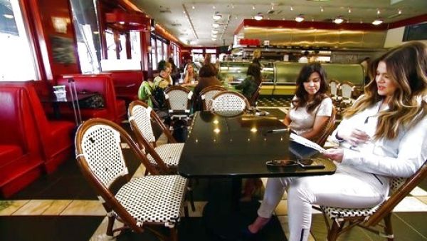 Khloe Kardashian's Julie Skinny Zipper detail Jean on Keeping Up With The Kardashians