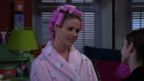 Kimmy Gibbler's Printed Robes Sheep Robe on Fuller House