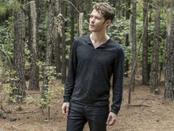 Klaus Mikaelson's Grommet Henley on The Originals