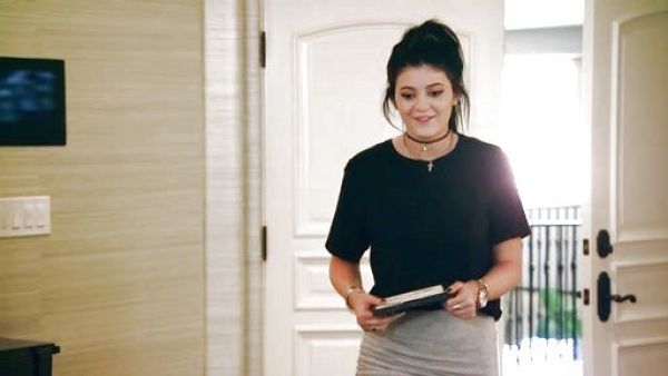 Kylie Jenner's Black cropped t-shirt on Keeping Up With The Kardashians