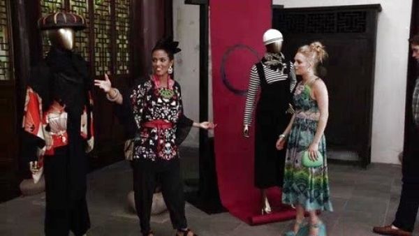Larissa Loughlin's Lois Scarf Kimono Dress on The Carrie Diaries