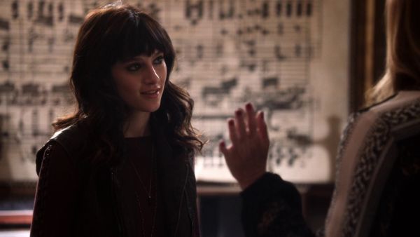 Layla Grant's Houston Chain-Link Long-Sleeve Top on Nashville