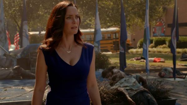 Lily Salvatore's Navy Bevin Sheath Dress on The Vampire Diaries