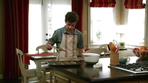 Luke Dunphy's French Stripe Apron on Modern Family