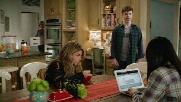 Luke Dunphy's Plaid Blocked Shirt on Modern Family