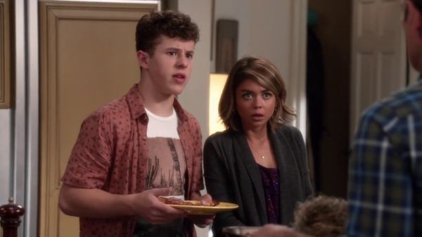 Luke Dunphy's Short-Sleeve Triangle Breezy Button-Down Shirt on Modern Family
