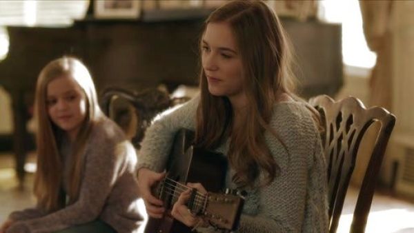 Maddie Conrad's Chunky Cable Pullover on Nashville