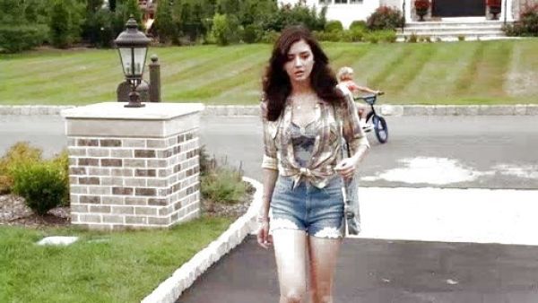Maggie Landers's Lace Embroidered High-Rise Denim Short on The Carrie Diaries