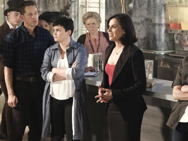 Mary Margaret Blanchard / Snow White's Tymber Denim Trench Coat on Once Upon A Time 