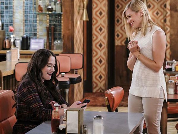 Max Black's Plaid Shirt on 2 Broke Girls