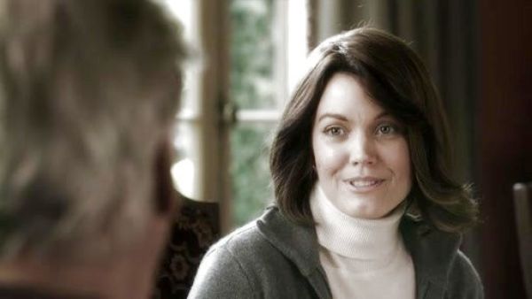 Mellie Grant's Cashmere Turtleneck Sweater on Scandal
