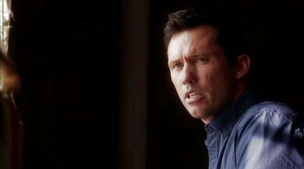 Michael Westen's Blue Collar Shirt on Burn Notice