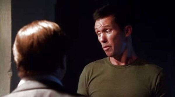 Michael Westen's Green Tee Shirt on Burn Notice
