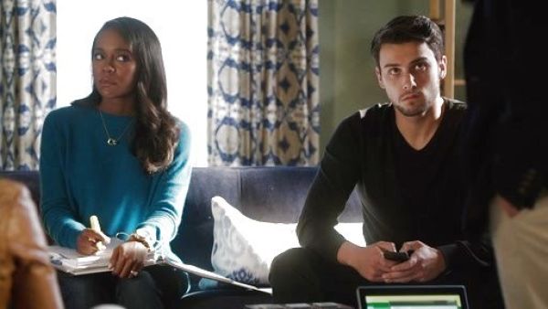 Michaela Pratt's Square Cashmere Sweater on How to Get Away With Murder