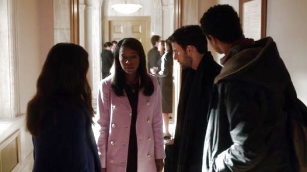 Michaela Pratt's Vivaine Double Breasted Coat on How to Get Away With Murder