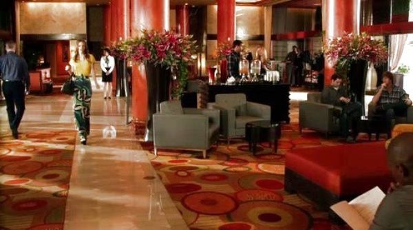 Naomi Clark's Fall 2012 High-Waisted Printed Pants on 90210