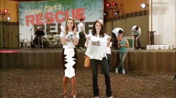 Naomi Clark's Shark Tooth Organto Skirt on 90210