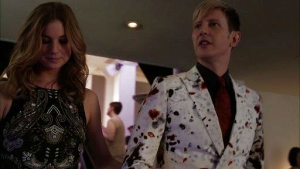 Nolan Ross's Eggshell Print Skinny Fit Suit Jacket on Revenge