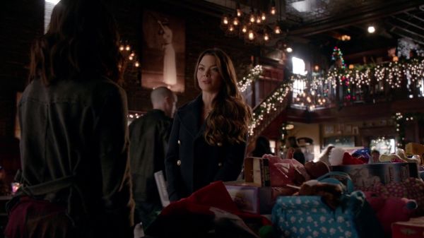 Nora Hildegard's Este Peacoat on The Vampire Diaries