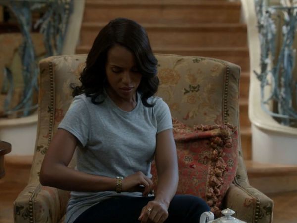 Olivia Pope's Boy-Fit Jersey Tee on Scandal