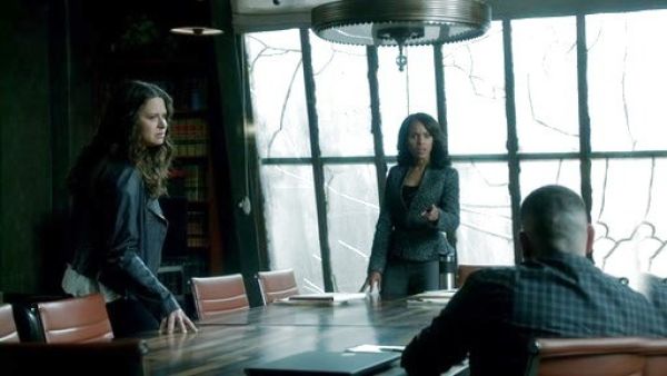 Olivia Pope's Classic Straight-Leg Pants on Scandal