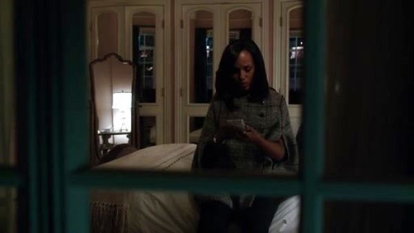 Olivia Pope's Plaid Cape on Scandal