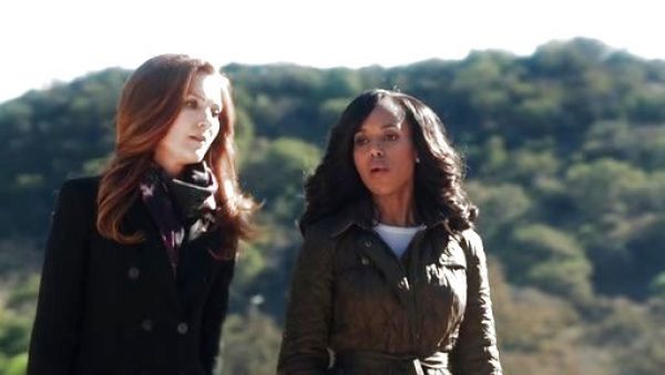 Olivia Pope's Ribbed Crewneck Sweater on Scandal