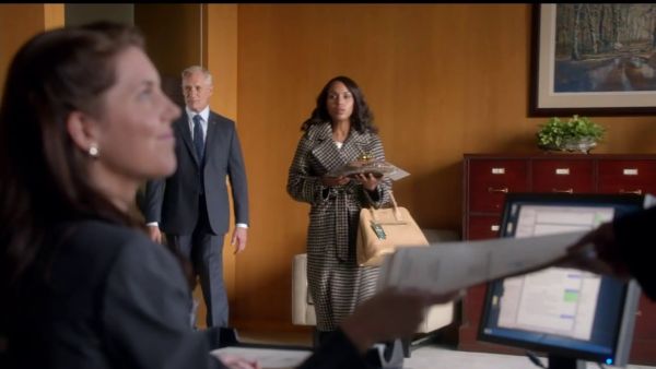 Olivia Pope's Saffiano Open Promenade Bag on Scandal