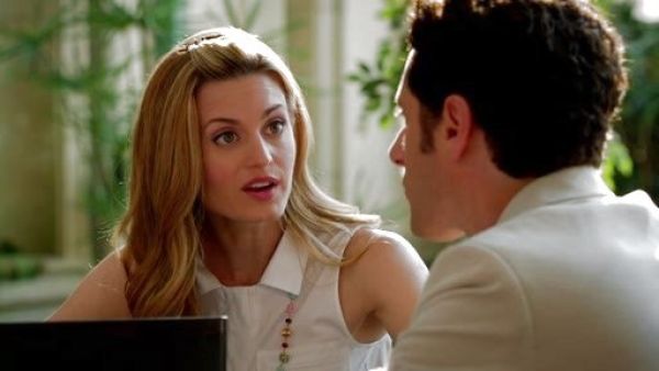 Paige Collins's Crop Sleeveless Shirt on Royal Pains