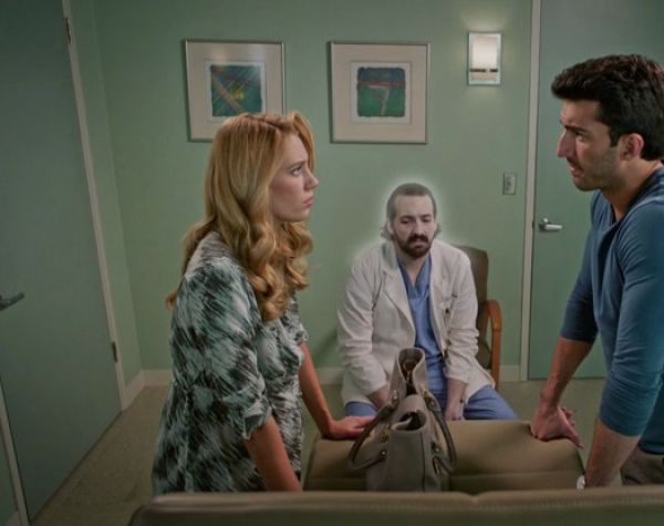 Petra Solano's Maternity Printed Button-down Tunic on Jane the Virgin