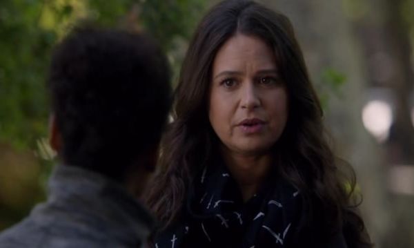 Quinn Perkins's Classic Dagger Wool Scarf, Black on Scandal