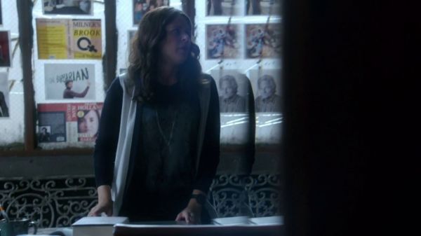 Quinn Perkins's Colorblock Cardigan on Scandal