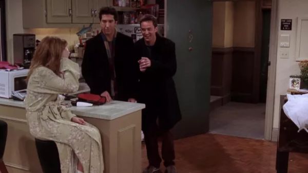 Rachel Green's Floral Dressing Gown - Friends
