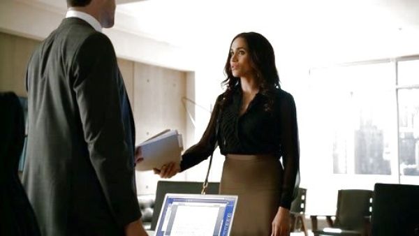 Rachel Zane's Brown knee length skirt on Suits