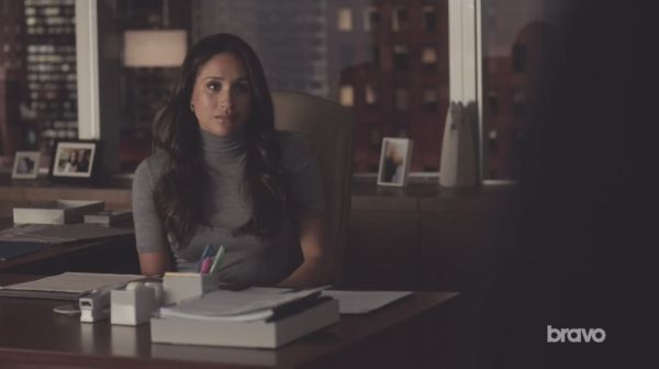 Rachel Zane's Cashmere-Silk Short-Sleeve Sweater on Suits