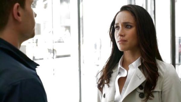 Rachel Zane's The Perfect cotton-poplin shirt on Suits