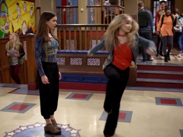 Riley Matthews's Women's Tate Clogs And Mules Shoes on Girl Meets World
