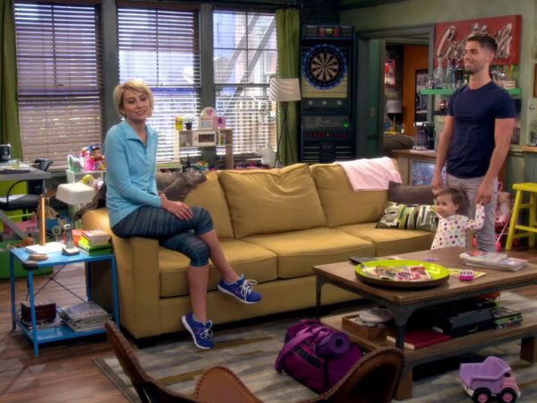 Riley Perrin's 631 Women's Running Shoes in Blue on Baby Daddy