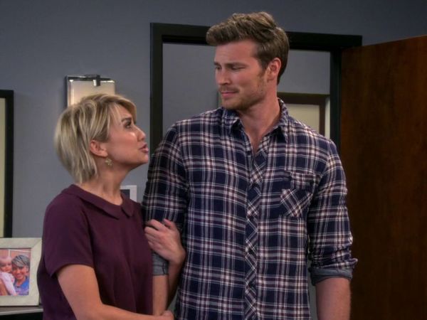 Riley Perrin's Peter Pan Collar Crepe Tops on Baby Daddy